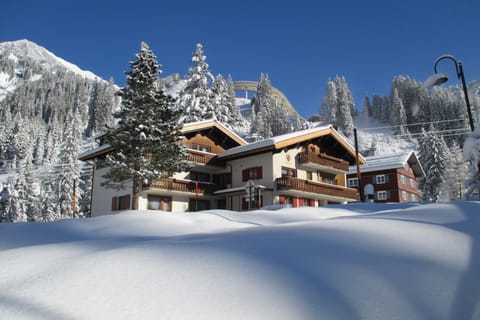 Facade/entrance, Winter
