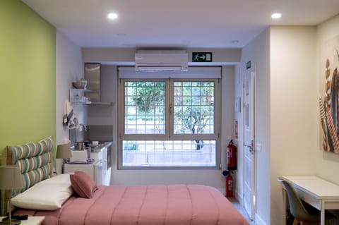 Bed, Kitchen or kitchenette, Photo of the whole room, Seating area
