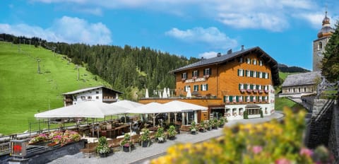 Property building, Restaurant/places to eat, Summer, Lounge or bar, Breakfast