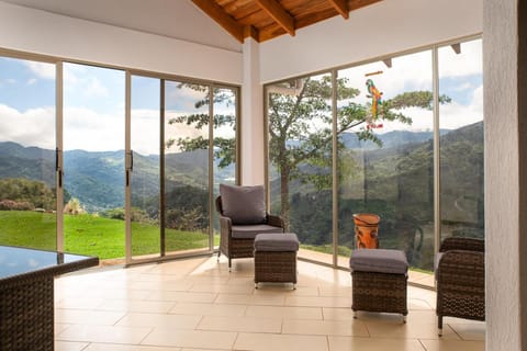 Balcony/Terrace, Mountain view