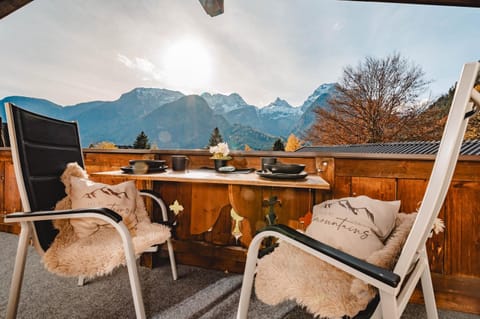 Balcony/Terrace, Mountain view