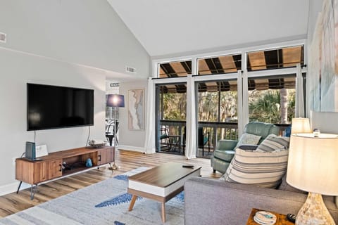 Walk to Coligny Beach Park Coastal Oasis with Pool Apartment in South Forest Beach