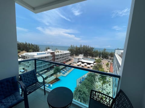Balcony/Terrace, Beach, Pool view, Swimming pool