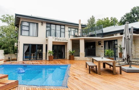 Property building, Day, Pool view, Swimming pool