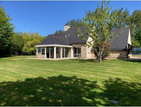 Villa de plain-pied avec WIFI, piscine privée sous abris haut à PLEUMEUR-BODOU - Ref 461 Villa in Perros-Guirec