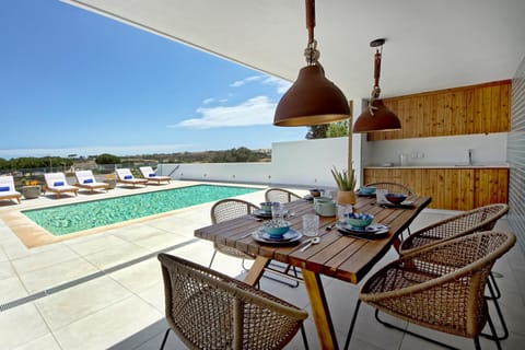 Day, View (from property/room), Balcony/Terrace, Food and drinks, Dining area, Pool view, Swimming pool, Swimming pool, sunbed
