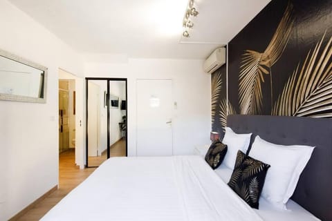 Studio au calme, avec terrasse et parking à Eze village Apartment in Eze