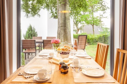 Dining area, Food, Garden view