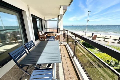 T3 Standing Vue Mer 180 Face Plage Apartment in Brittany