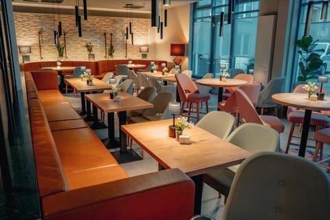 Lobby or reception, Food and drinks, Seating area