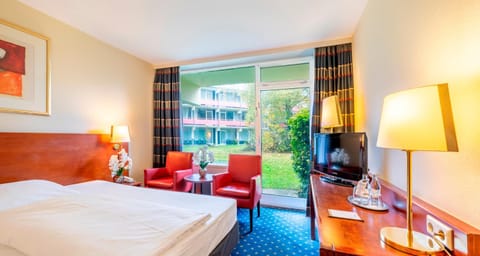 Photo of the whole room, Seating area, Bedroom