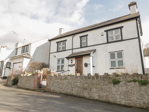 Jasmine Cottage House in Wales
