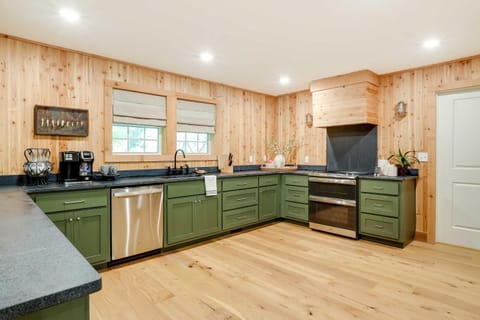 Spacious Home on Beaver Lake with Deck and Fire Pit! House in Beaver Lake