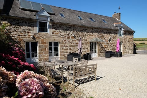 Property building, Patio, Day