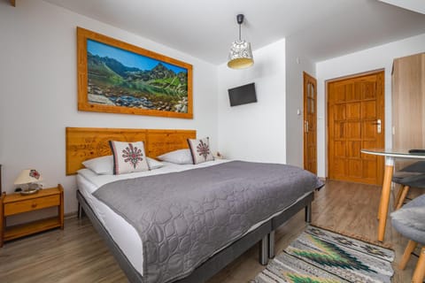 Bed, TV and multimedia, Photo of the whole room, Bedroom, wardrobe