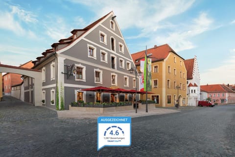 Property building, Restaurant/places to eat