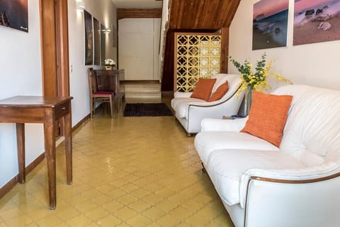 M262 - Marcelli, quadrilocale ristrutturato con terrazzo vista mare 1p Apartment in Marcelli