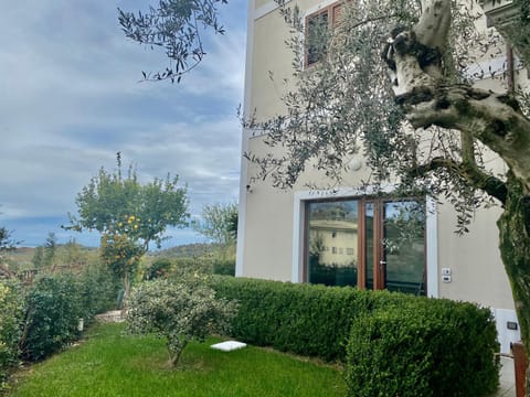 Property building, Facade/entrance, Spring, Garden, Garden view