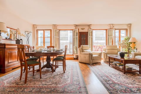 Living room, Seating area, Dining area