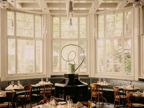 Restaurant/places to eat, Food and drinks, Dining area, Lunch, Dinner