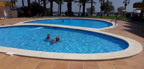 Swimming pool, Swimming pool