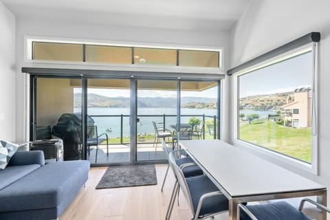 Lake Chelan Shores - Beachfront Sunsets #6-5 Apartment in Chelan (In Town)