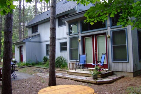 Saltbox House in Michigan