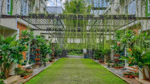 Property building, Facade/entrance, On site, Garden view