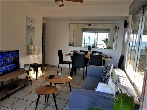 TV and multimedia, Living room, Dining area