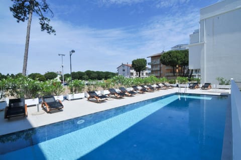Day, Pool view, Swimming pool, sunbed