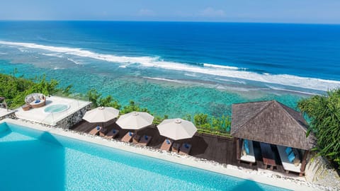 Pool view, Swimming pool, sunbed