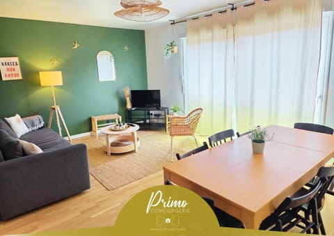 Communal lounge/ TV room, TV and multimedia, Seating area