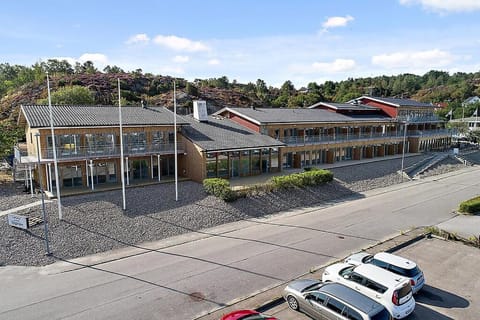 Property building, Street view