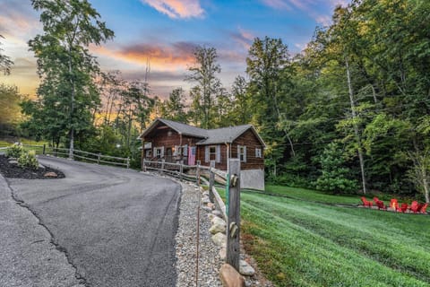 Creekside on the Bluff cabin Cabin in Pigeon Forge