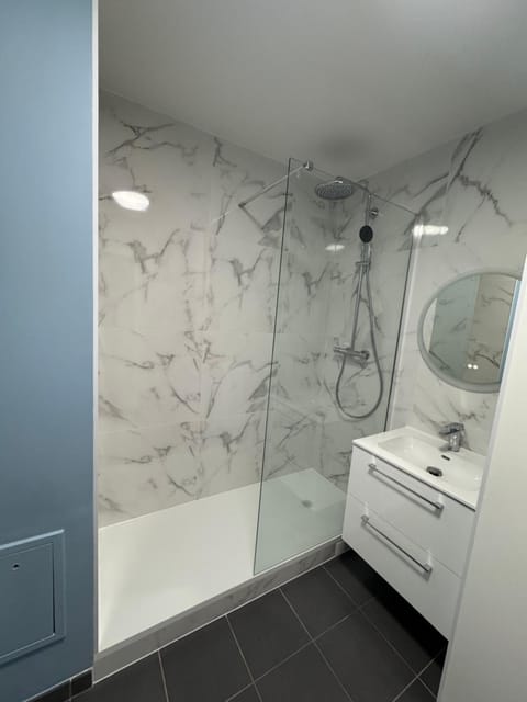 Family stay - steps from Disneyland Apartment in Chessy