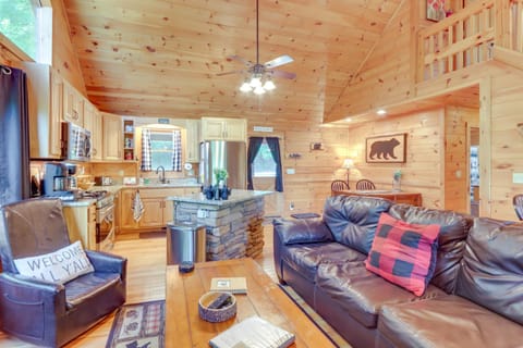 Hot Tub and Game Room Charming Morganton Cabin! Cabin in Union County