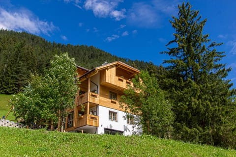 Property building, Nearby landmark, Facade/entrance, Day, Natural landscape, Summer, On site