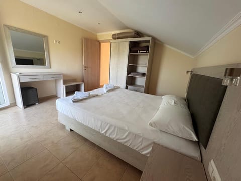 Bedroom, wardrobe
