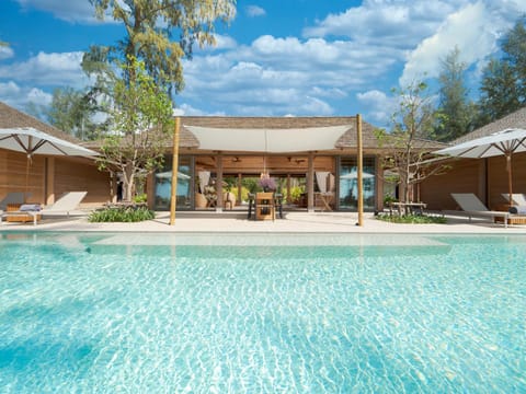 Property building, Patio, Day, Balcony/Terrace, Pool view, Swimming pool, Swimming pool, sunbed