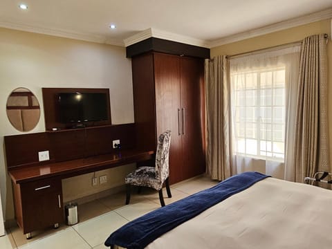 Bed, TV and multimedia, Bedroom, hair dresser, wardrobe