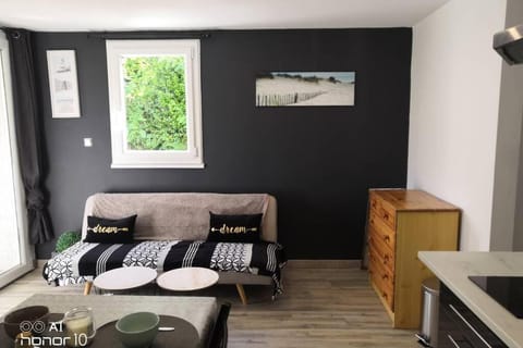 Appartement jardin a 100m de la plage et Thalasso Apartment in Concarneau