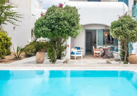 Property building, Day, Swimming pool