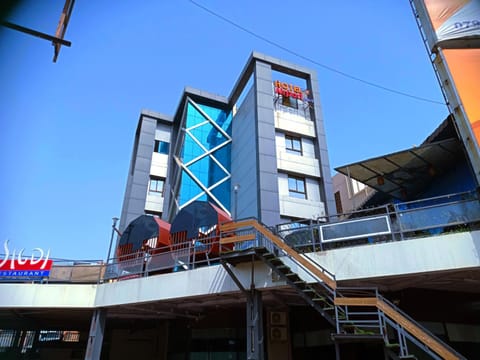 Property building, Restaurant/places to eat