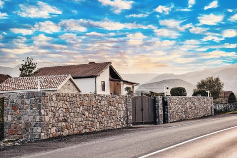 Property building, Day, Neighbourhood, Natural landscape