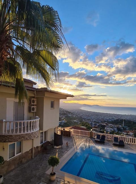 Property building, Mountain view, Pool view, Sea view, Swimming pool, Sunrise