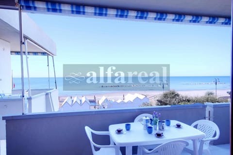 View (from property/room), Balcony/Terrace, Dining area