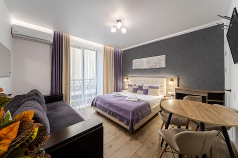 Bed, Photo of the whole room, Dining area, Bedroom