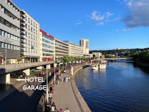 Property building, Facade/entrance, Natural landscape, Parking