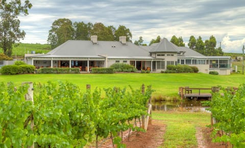 Property building, Restaurant/places to eat