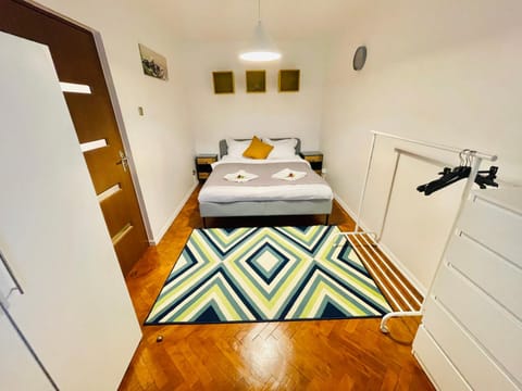 Modern place to Stay-self check-in nonstop 24h-wifi Apartment in Timiș County